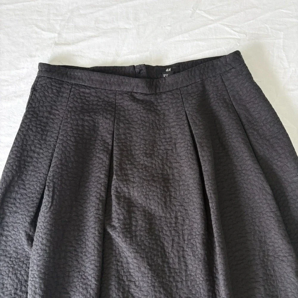 H&M Womens Black Textured Pleated Front A-Line Minimalist Classic Skirt Size‎ 14